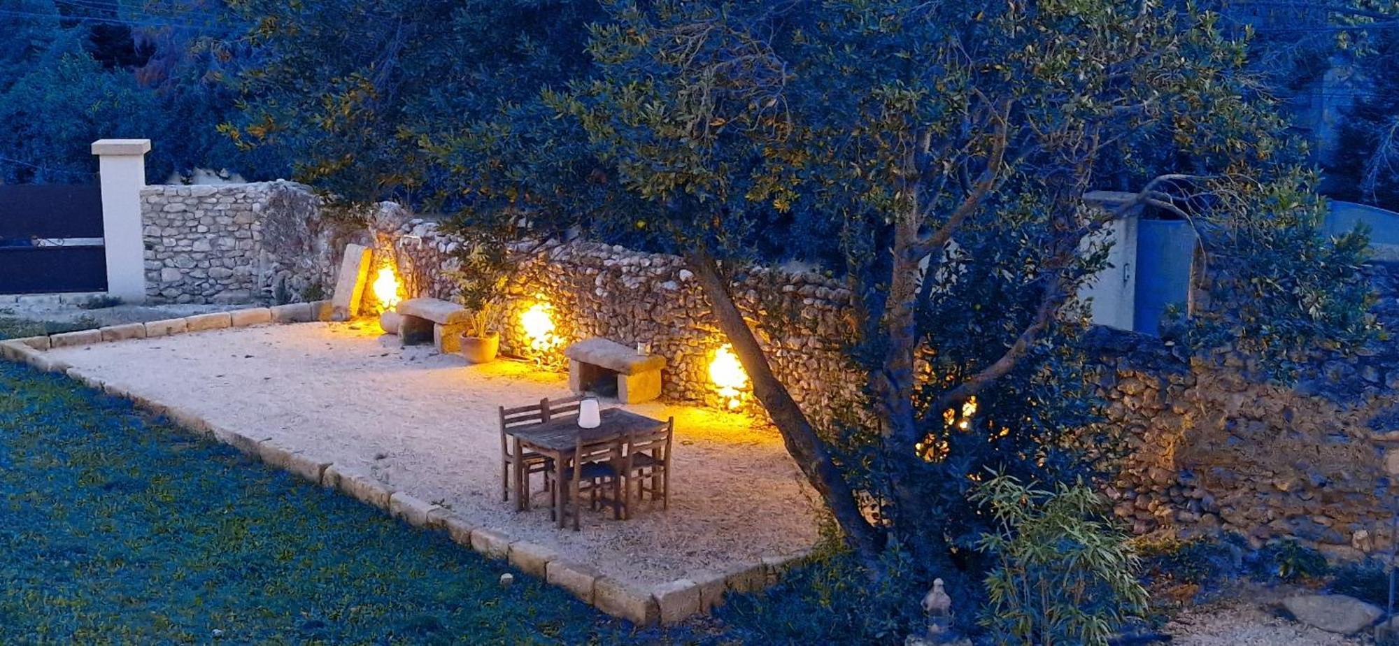 Appartement Dans Un Mas Provencal Renove Saint-Hilaire-dʼOzilhan Exteriér fotografie